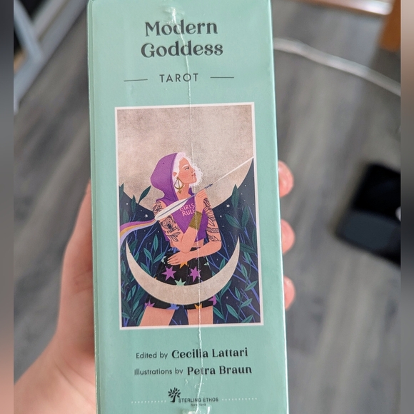 Modern Goddess Tarot Deck - Picture 4 of 4